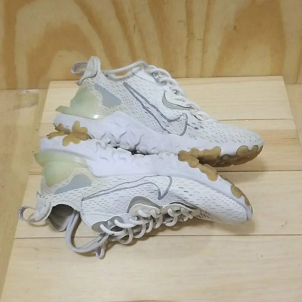 Size 8 - Nike React Vision White Iridescent Wmn's size 6